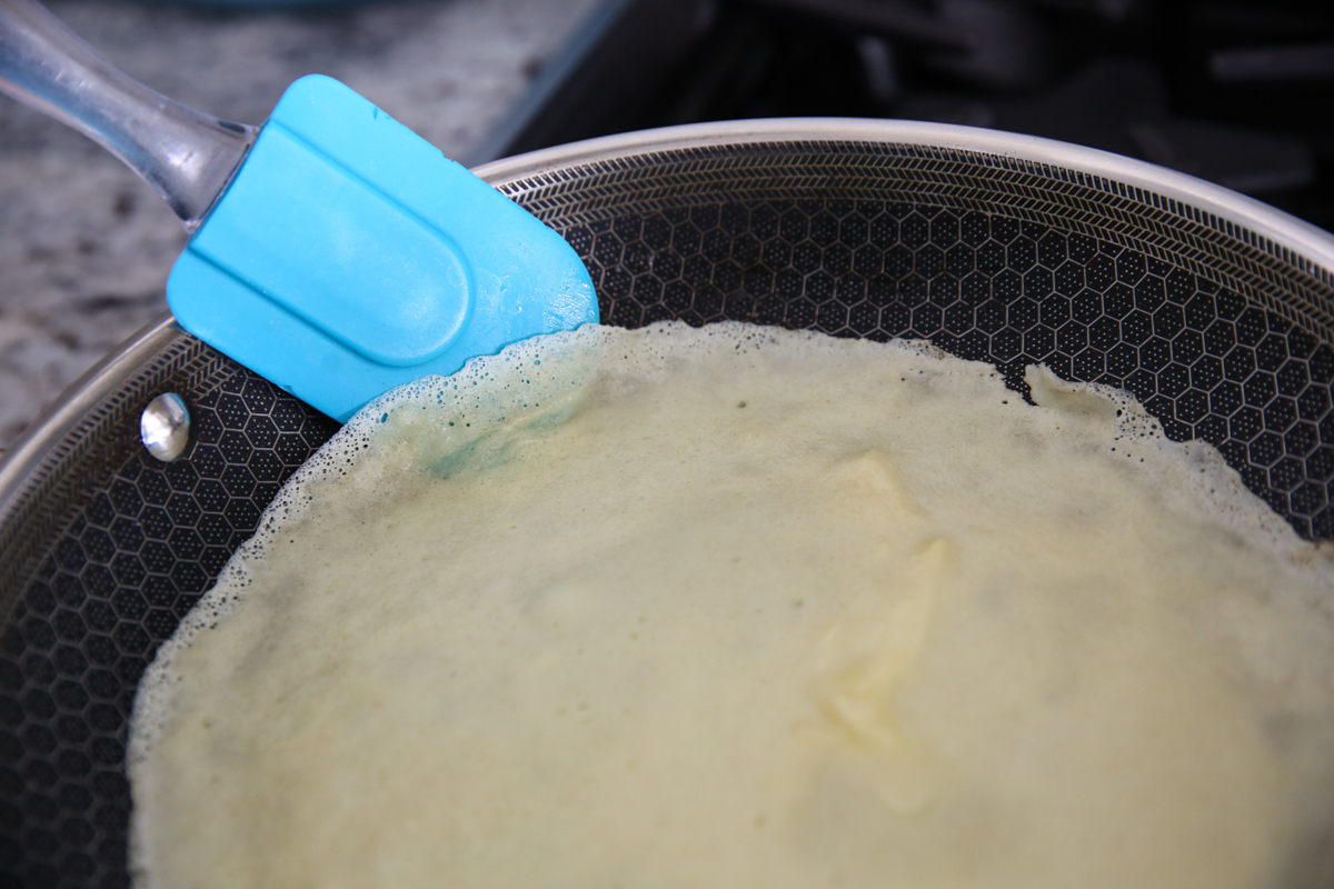 lifting edge of crepe off of pan