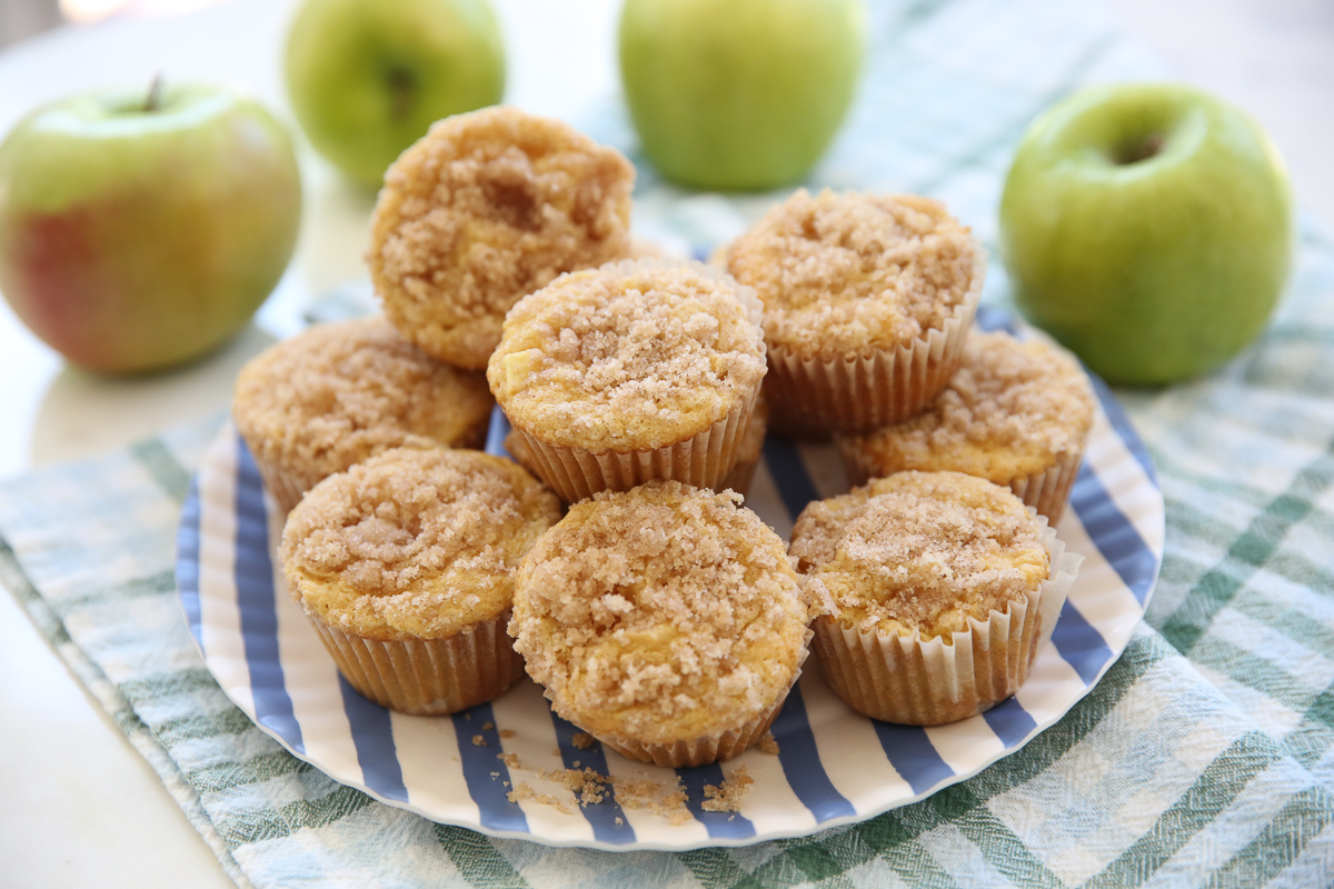 Apple Cinnamon Coffee Cake Muffins