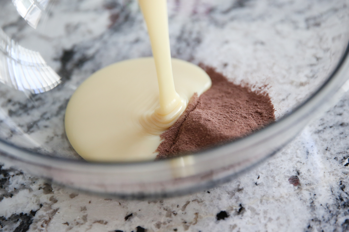 mixing condensed milk with pudding