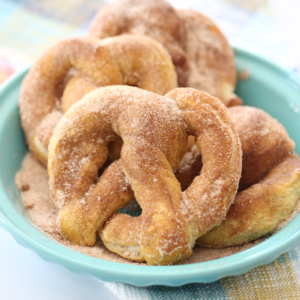 baked soft pretzels with cinnamon sugar