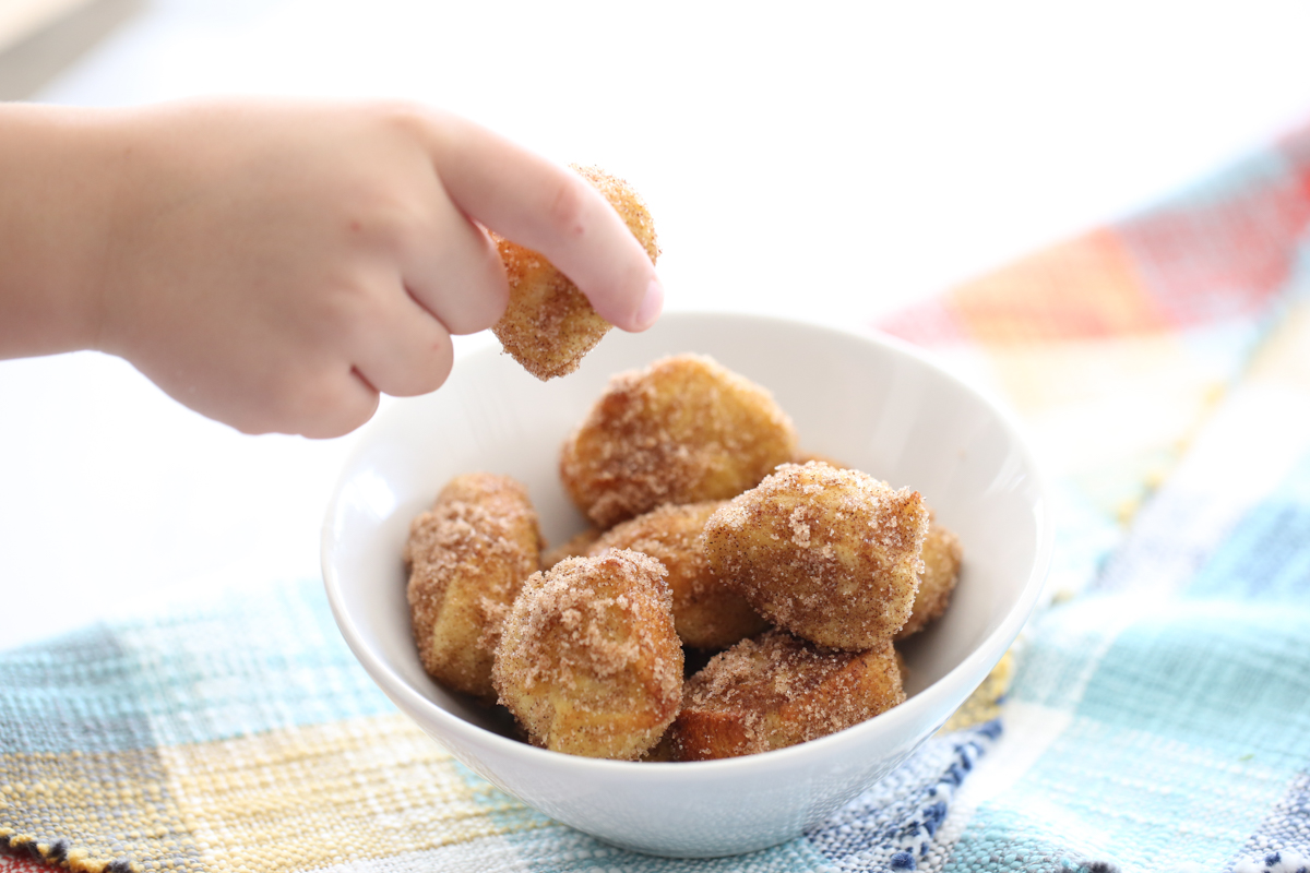 baked soft pretzel bites with cinnamon sugar