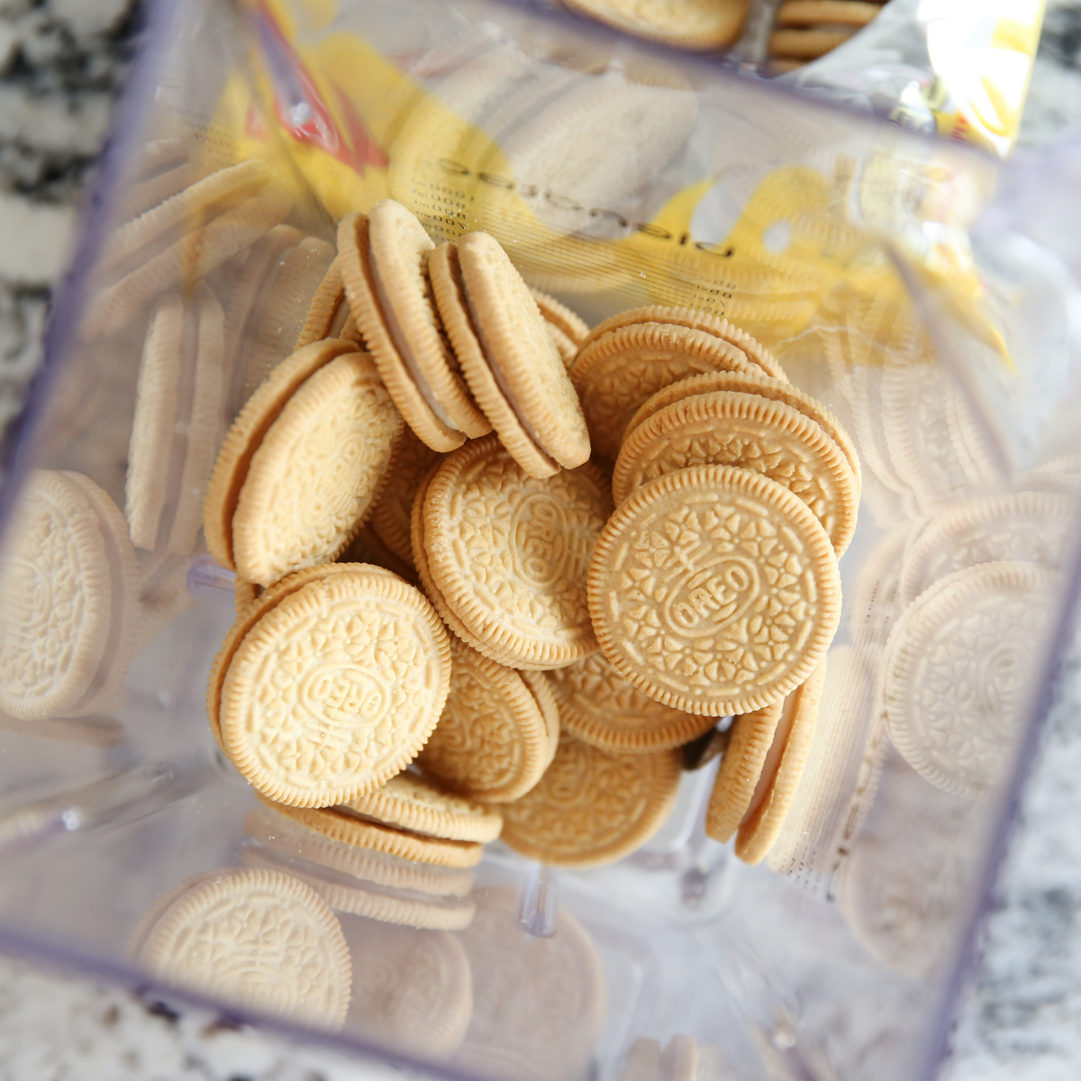 golden oreos in a blender