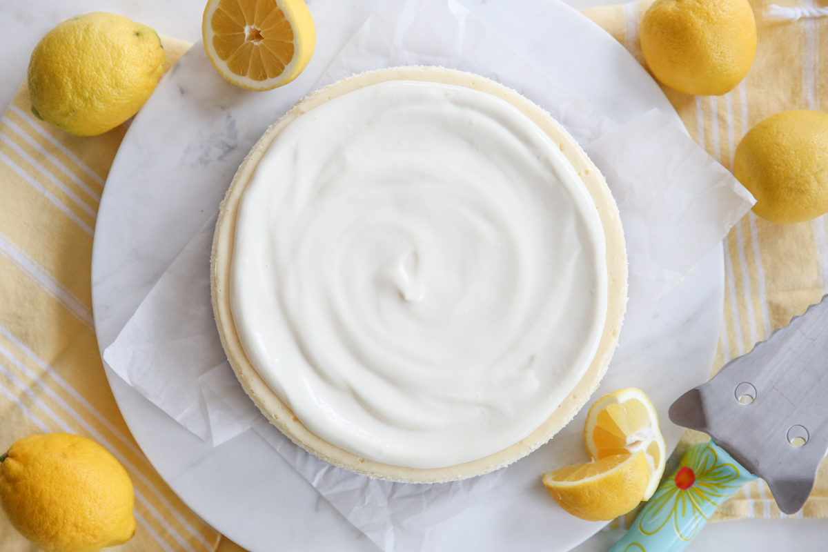 simple lemon cheesecake with sour cream topping