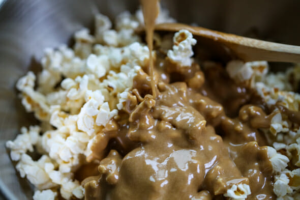 caramel marshmallow popcorn-4