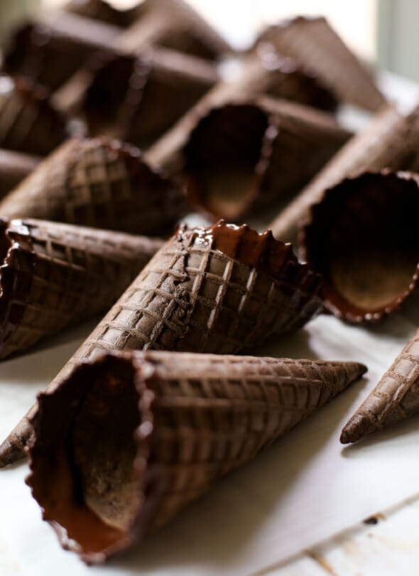 chocolate-dipped fruit cones-9