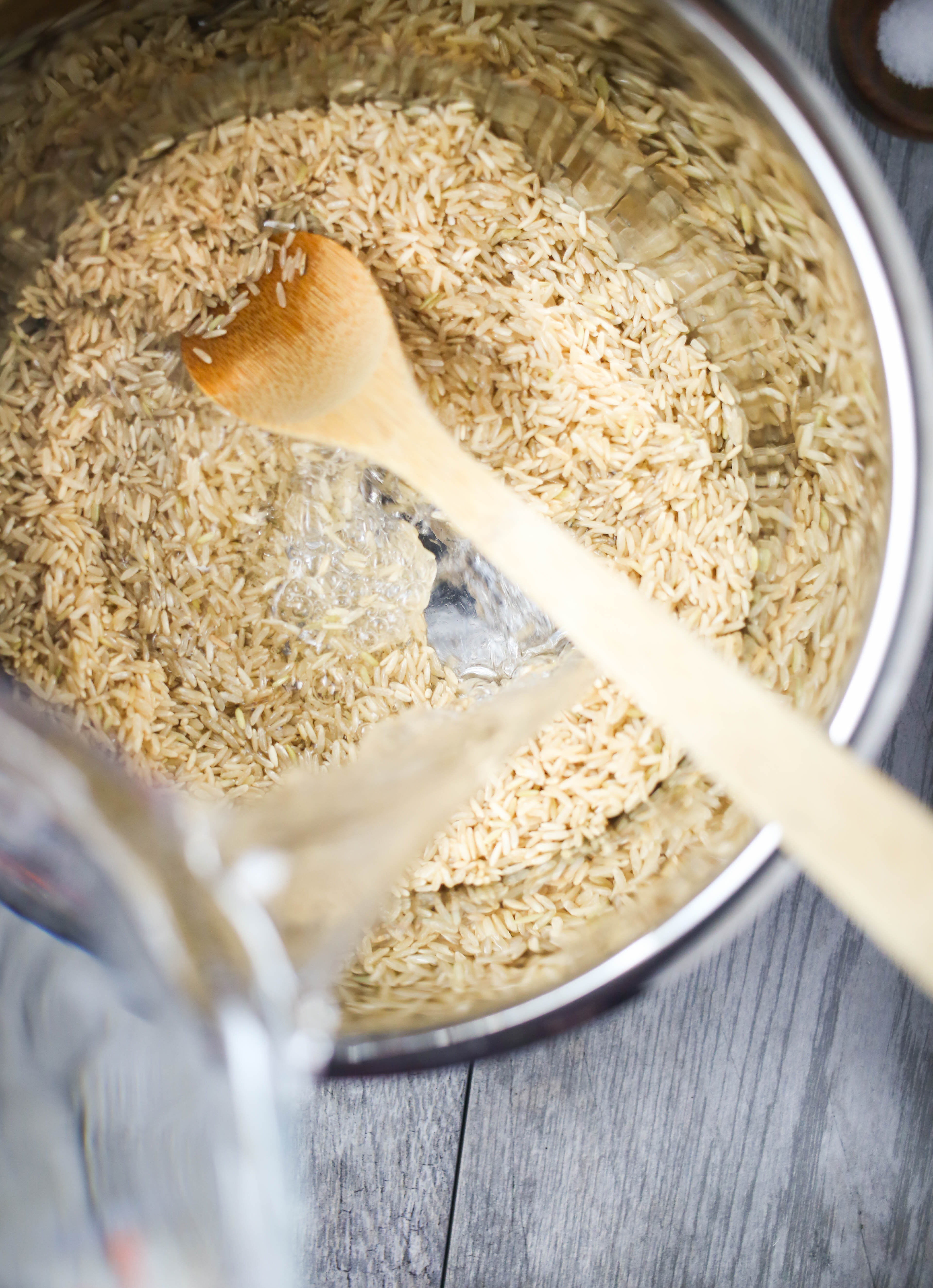 Making brown rice in pressure cooker or instant pot #instantpot #pressurecooker #brownrice