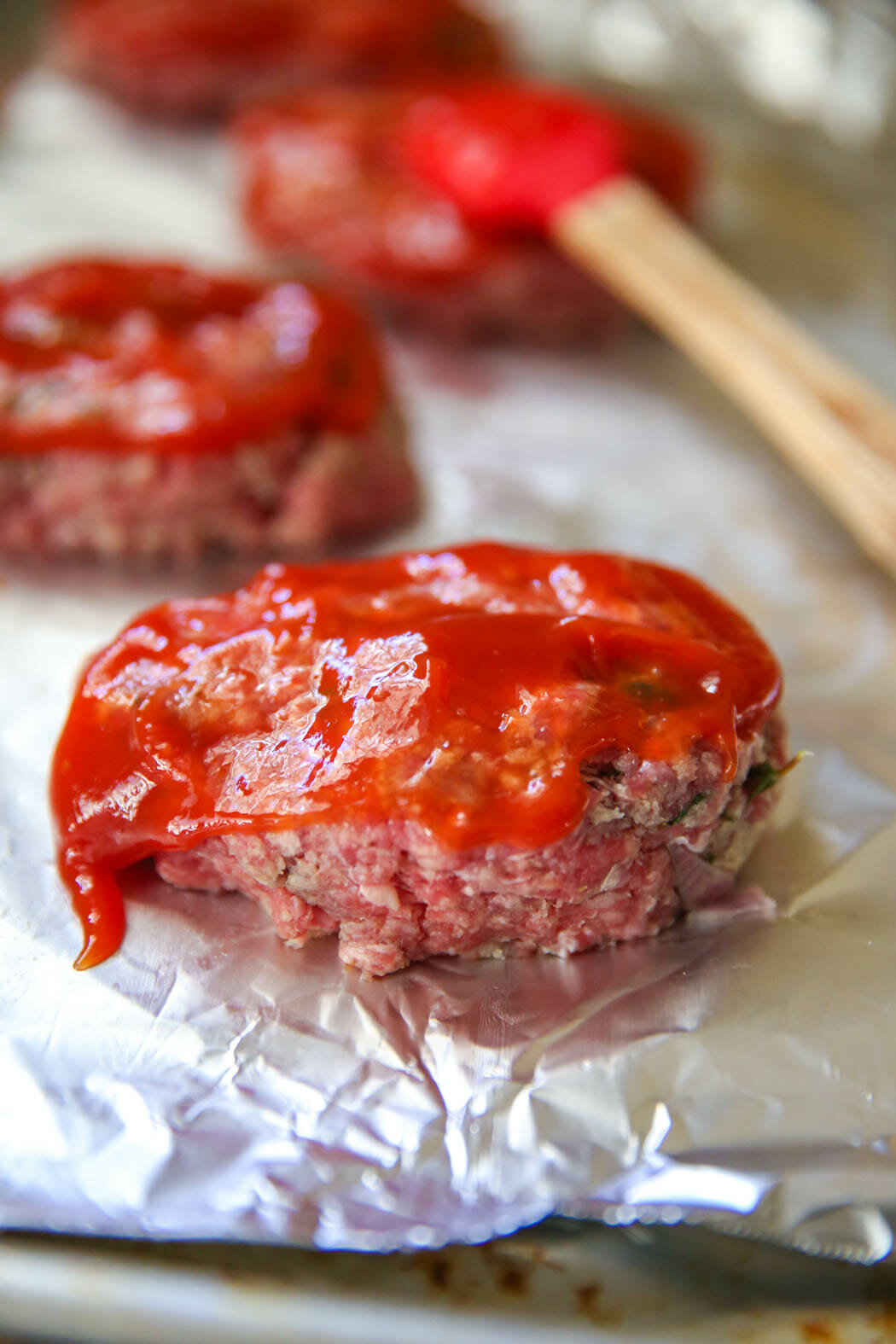 mini meatloaves with ketchup