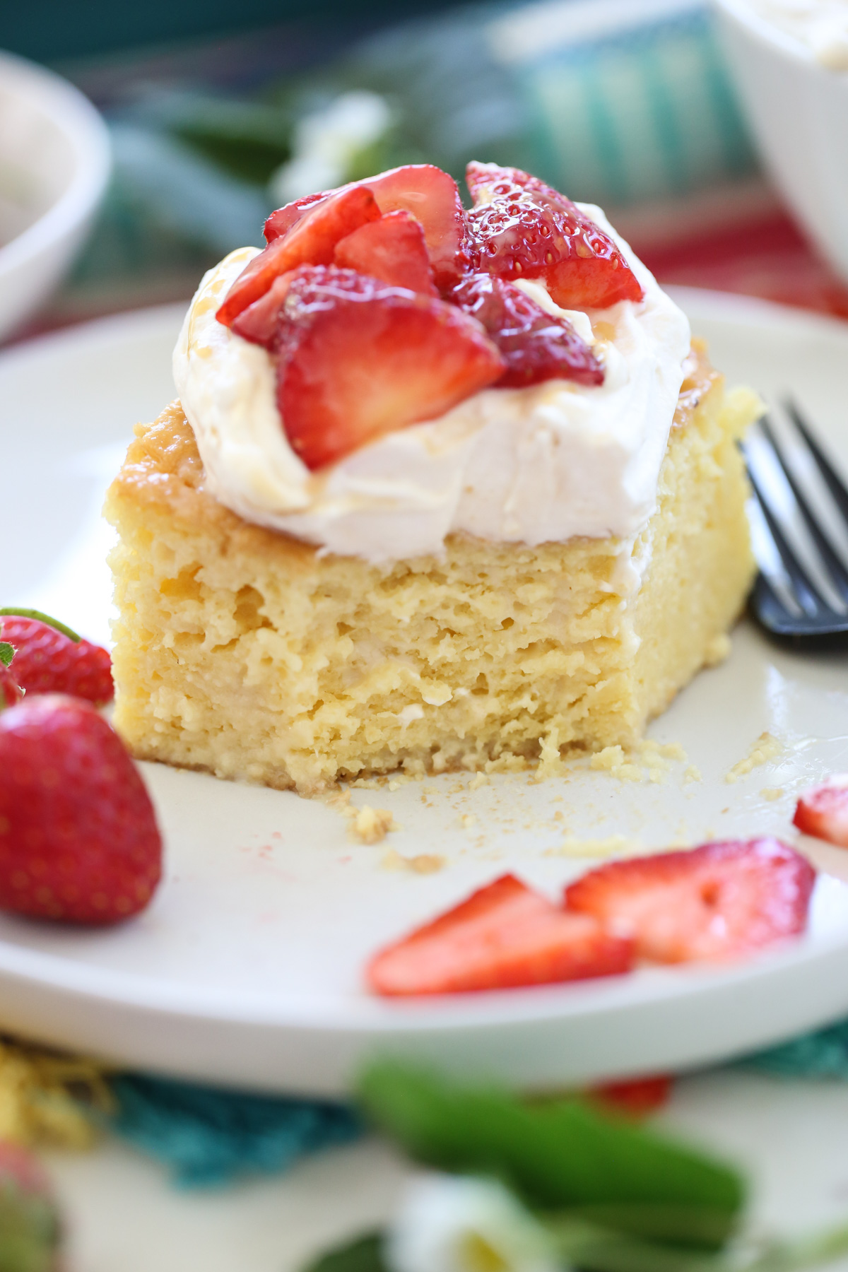 tres leches cake with strawberriews