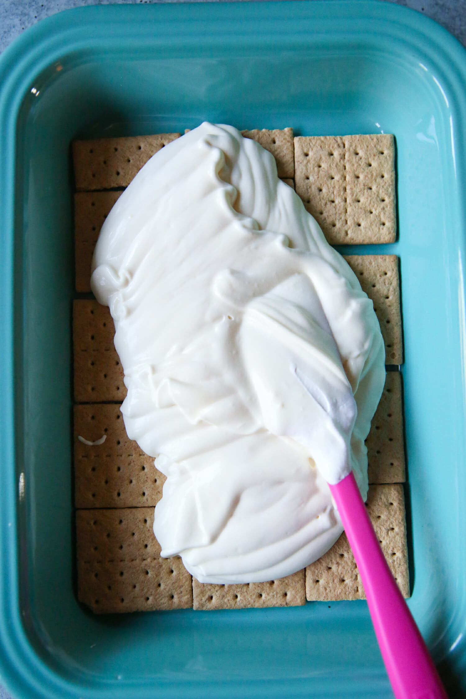 pudding mixture on graham crackers