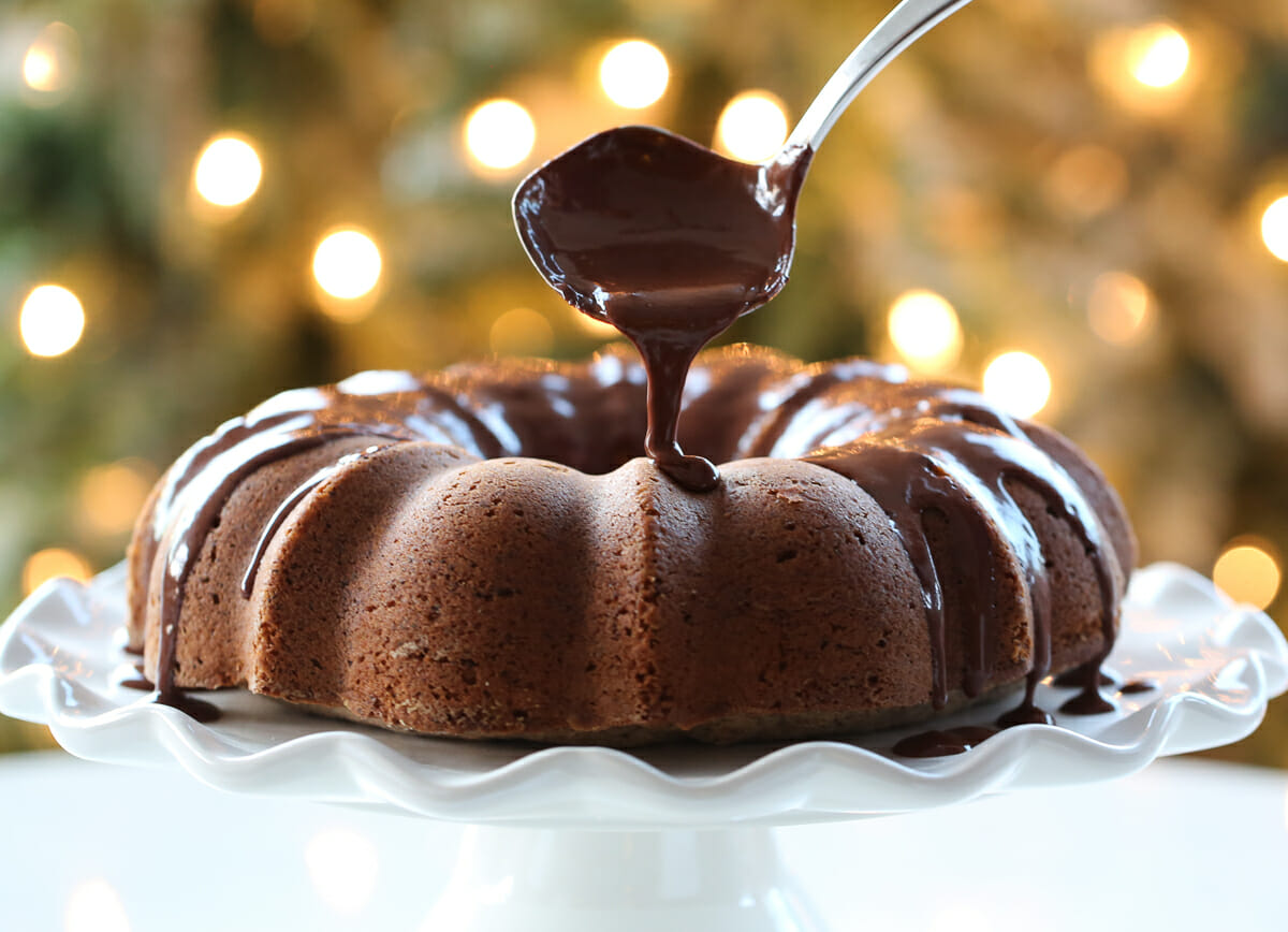 Chocolate Glaze on Cake