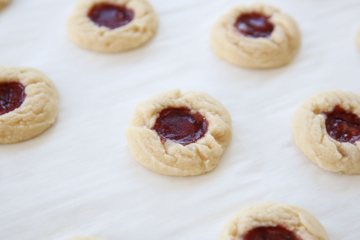 baked raspberry thumbprint cookies