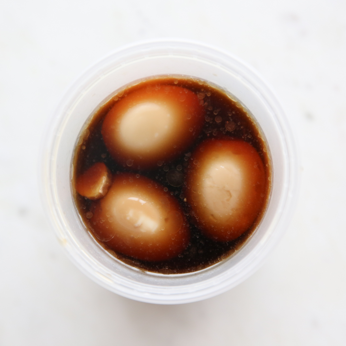 eggs displaying color change in marinade